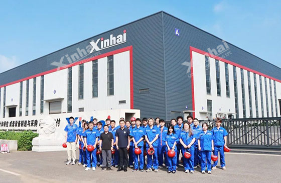 Group photo of teachers and students of China University of Mining and Technology