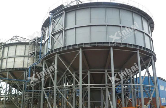 Gold ore cyanidation process: thickening and slurry adjustment